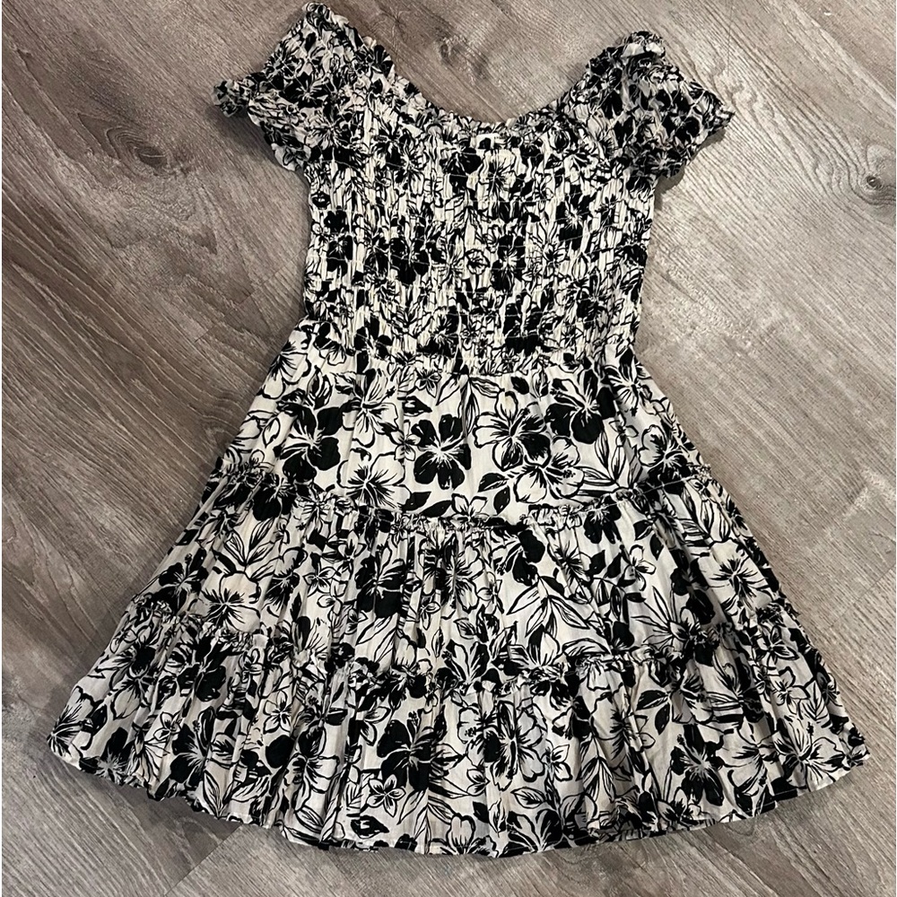 American eagle cute floral and ruffle dress!!🥰